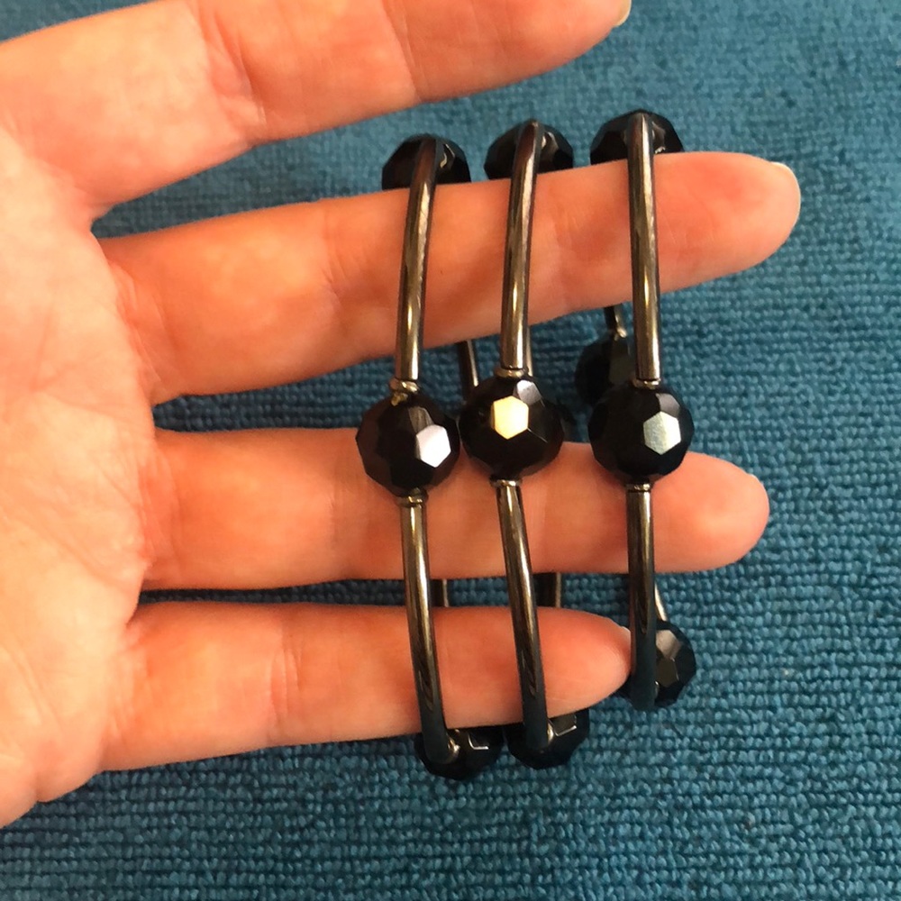 Back beaded and metal bracelet